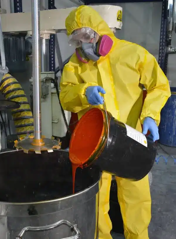 Traje de Protección Química Descartable Amarillo SMS+PE 75 G-m2